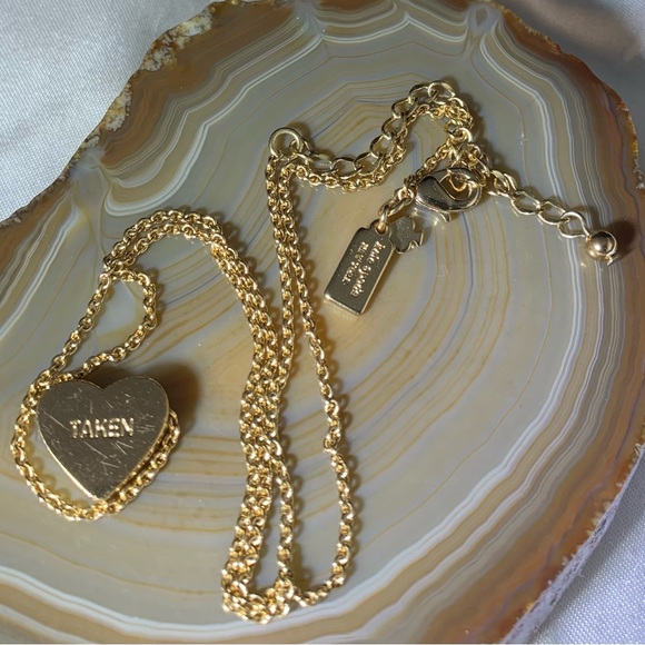 KATE SPADE 12K GOLD PLATED TAKE HEART PENDANT SAYS.SINGLE/TAKEN NECKLACE - Picture 4 of 5